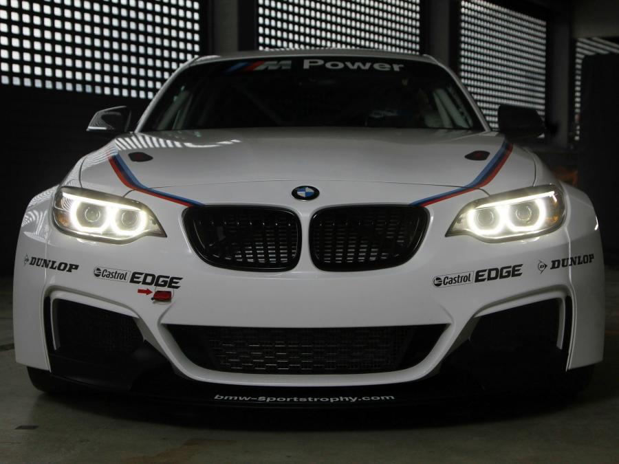  BMW M235i Racing 2014 года  (фото 14 из 26)